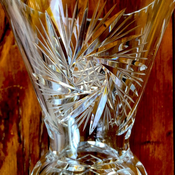 Pinwheel Chrystal Vase - Picture 2 of 2